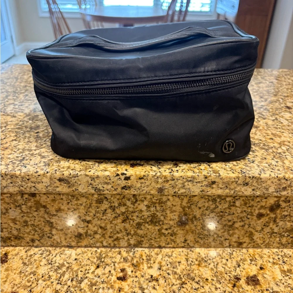 Lululemon Black Gray Feather Print Makeup Bag and Pouch Travel Gym Vanity Case - Picture 3 of 10